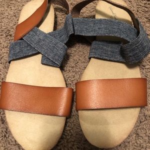 Universal thread sandals